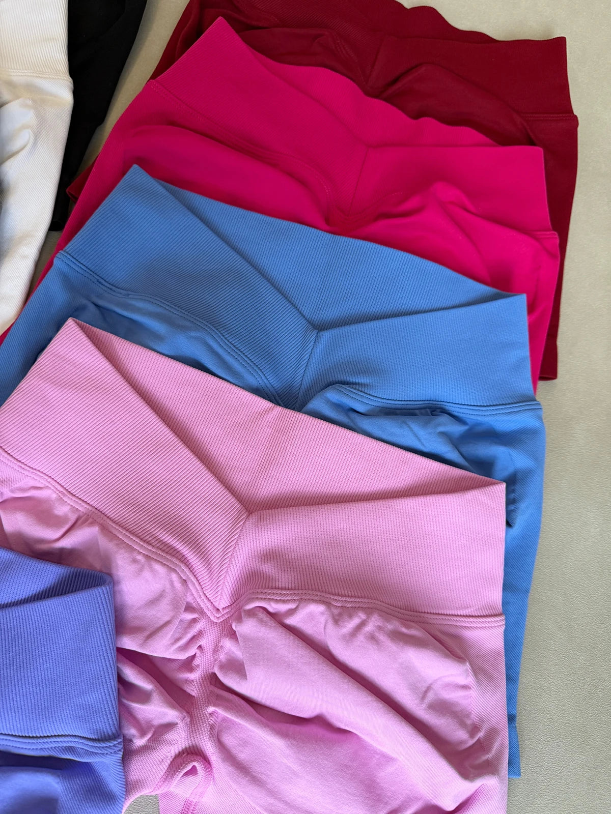 V-Back Scrunch Shorts Women Seamless V Waist Line Scrunch Booty Shorts Fitness Workout Running Yoga Gym Shorts