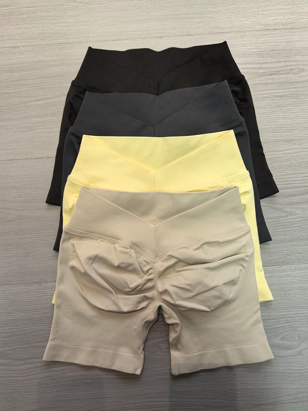 V-Back Scrunch Shorts Women Seamless V Waist Line Scrunch Booty Shorts Fitness Workout Running Yoga Gym Shorts
