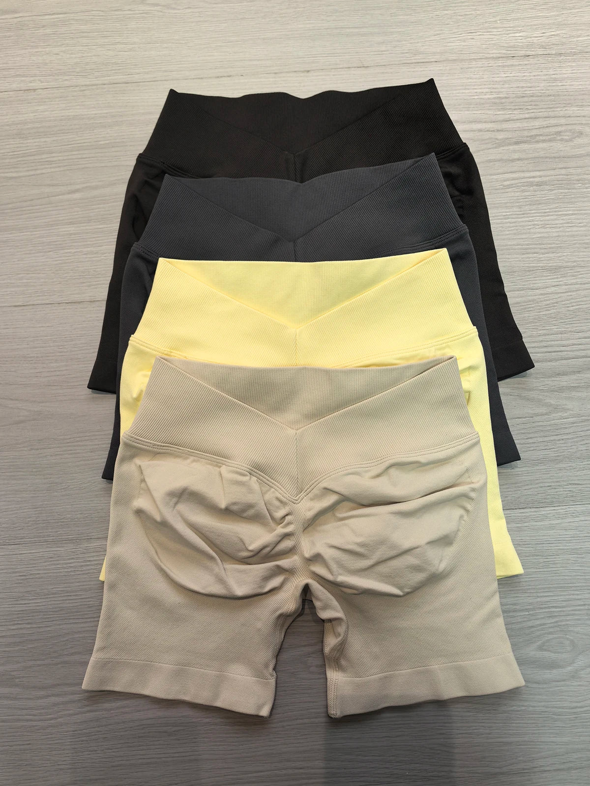 V-Back Scrunch Shorts Women Seamless V Waist Line Scrunch Booty Shorts Fitness Workout Running Yoga Gym Shorts